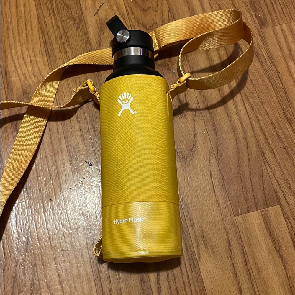 Hydro Flask bottle and Carrier Bundle - Picture 6 of 6